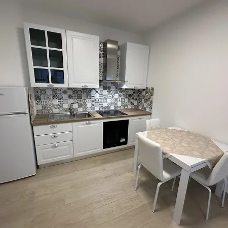 Apartment Di Nuova Ristrutturazione A C169 *